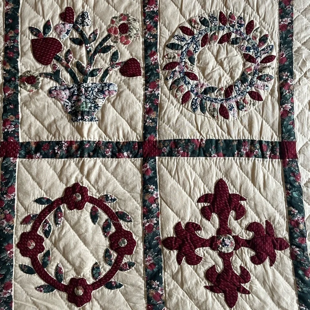 Vintage handmade quilt 64” x 88” Twin